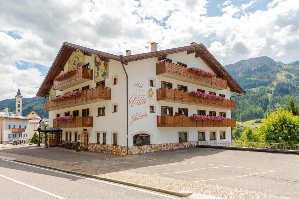 Готель Villa Jolanda Ziano di Fiemme 3*