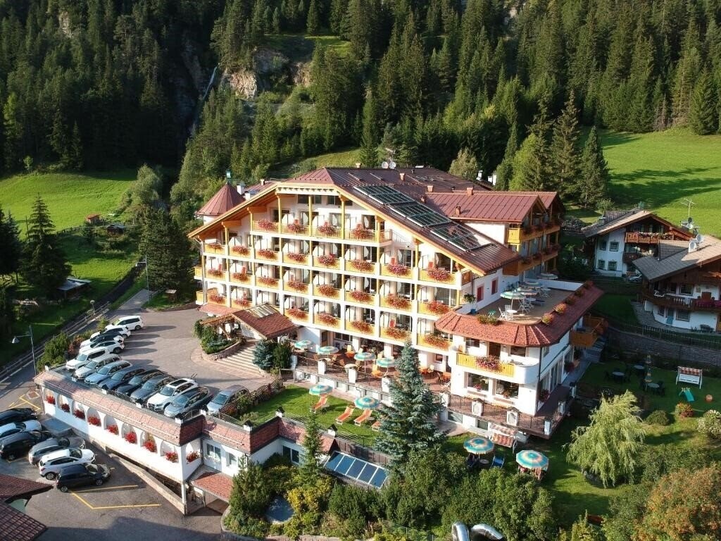Готель Cesa Tyrol 4*