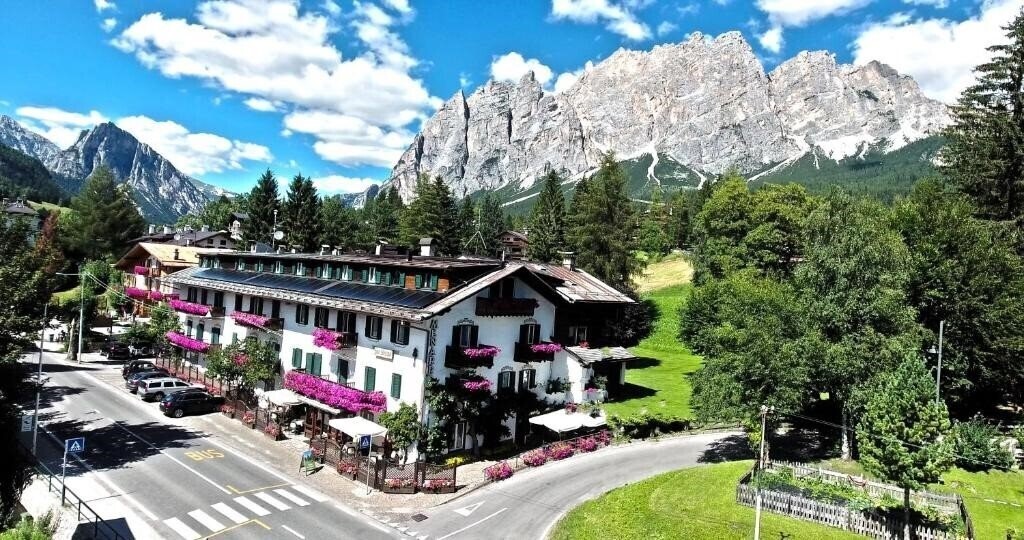 Отель Menardi Hotel 3*