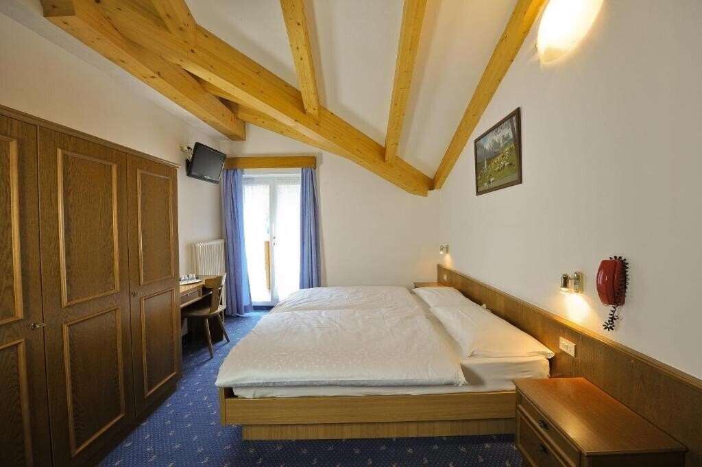 Фото Hotel Cristallo Vigo di Fassa 3*