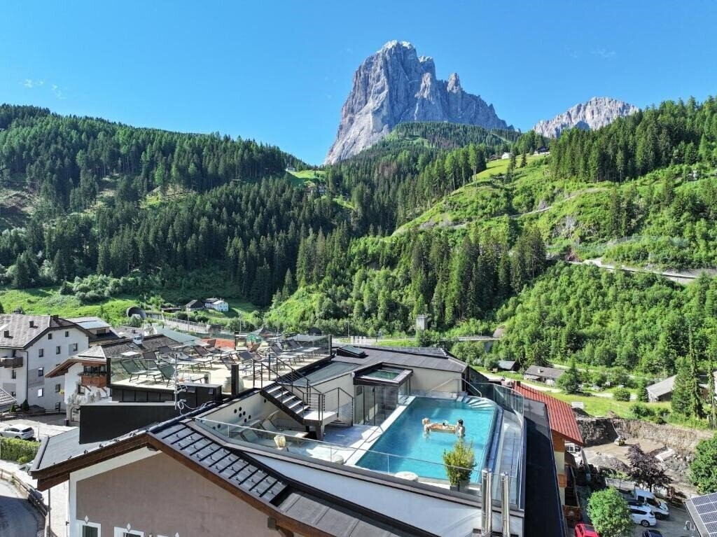 Картинка Touring Val Gardena 4*