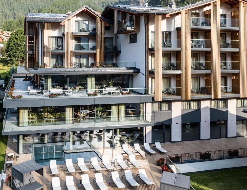 Отель Ciampedie Luxury Alpine SPA 5*