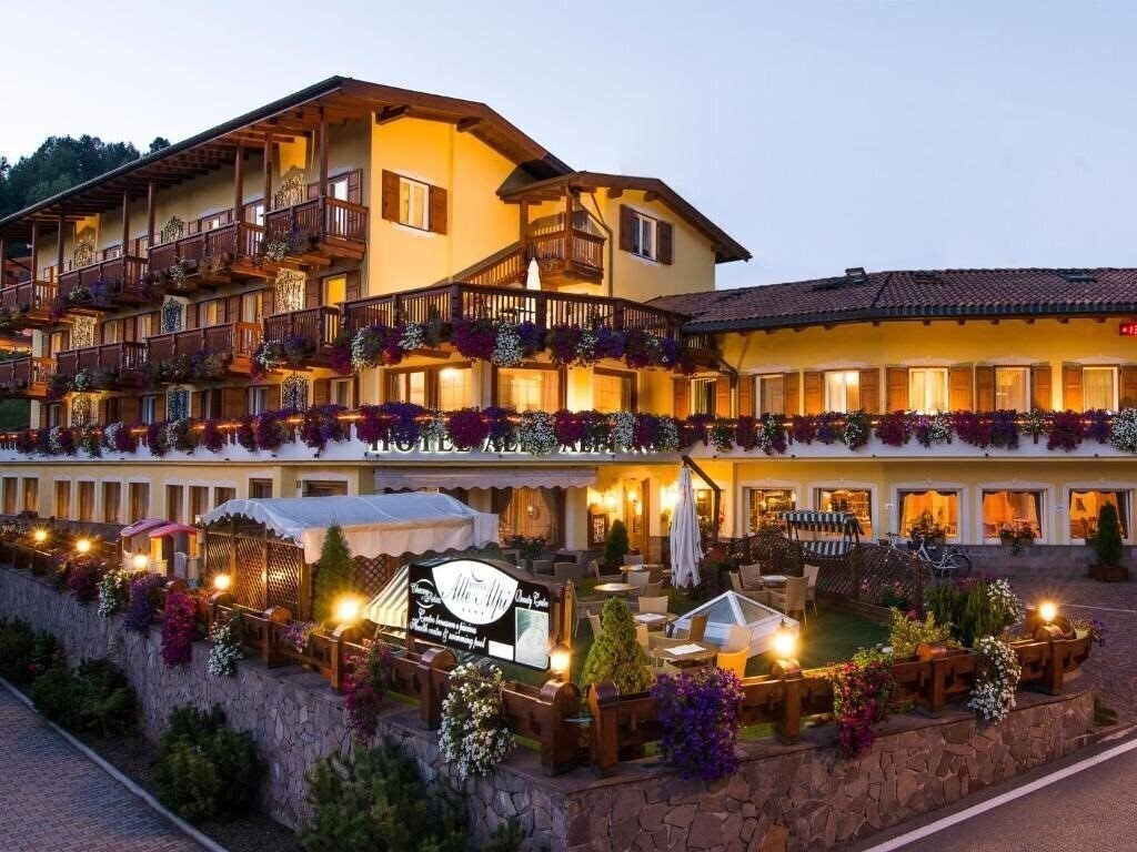 Готель Hotel Alle Alpi Moena 4*