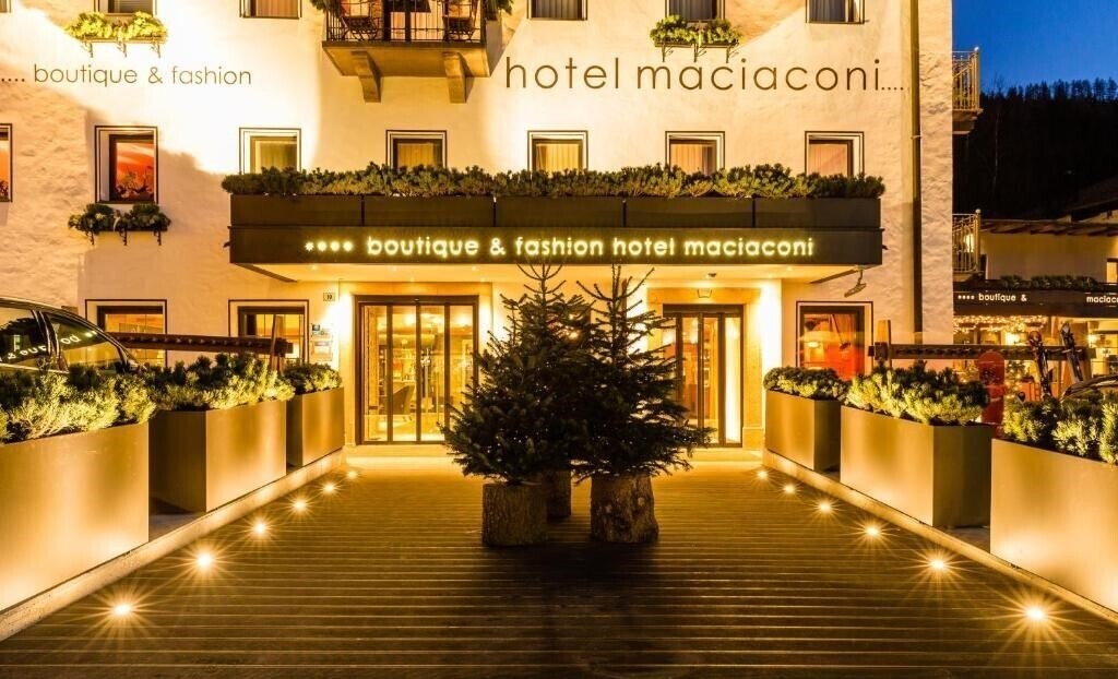Отель Boutique & Fashion Hotel Maciaconi 4*