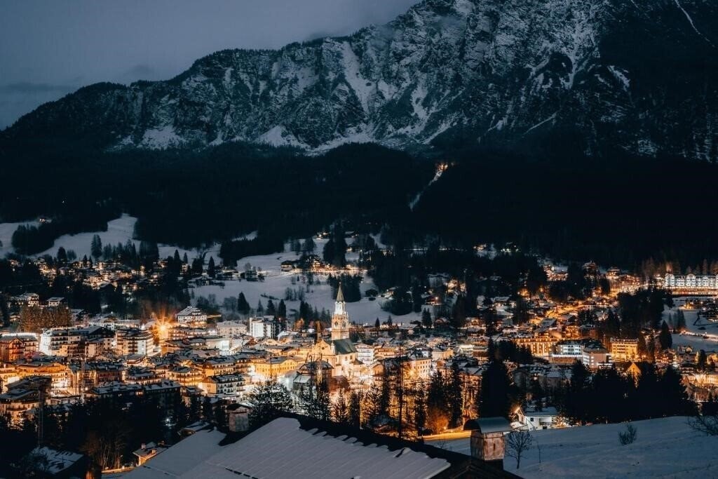 Готель Eight Cortina Hotel 5*