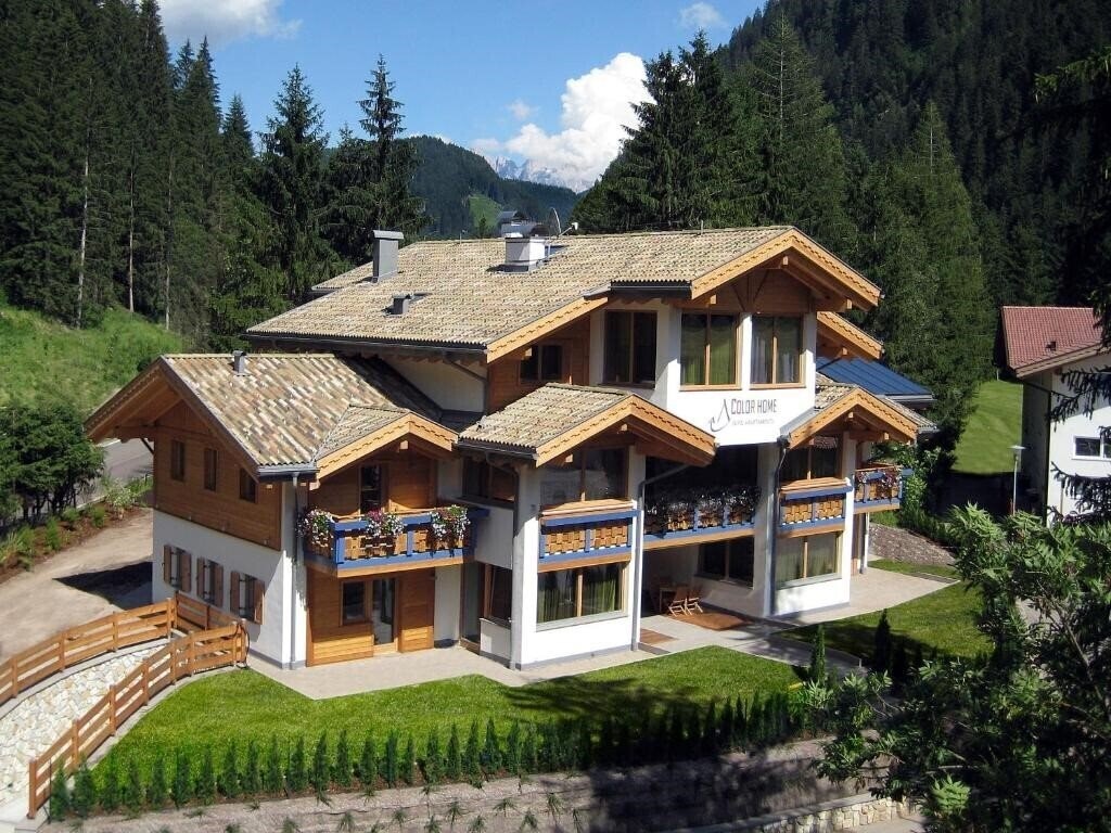 Готель Color Home Suite Apartments 4*