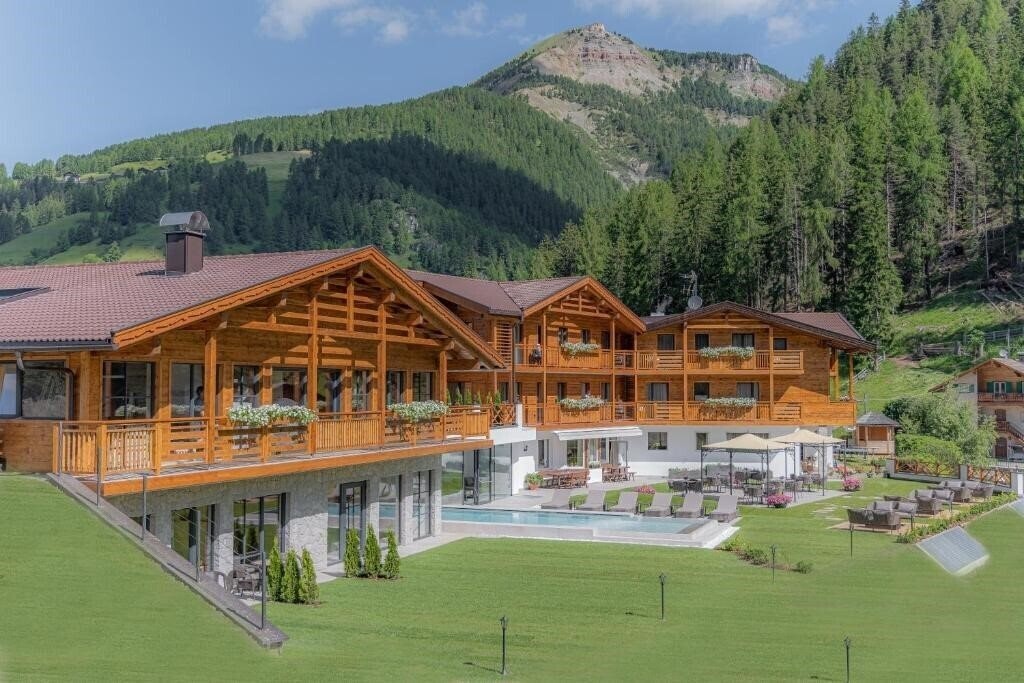 Готель Hotel Rodella 4*