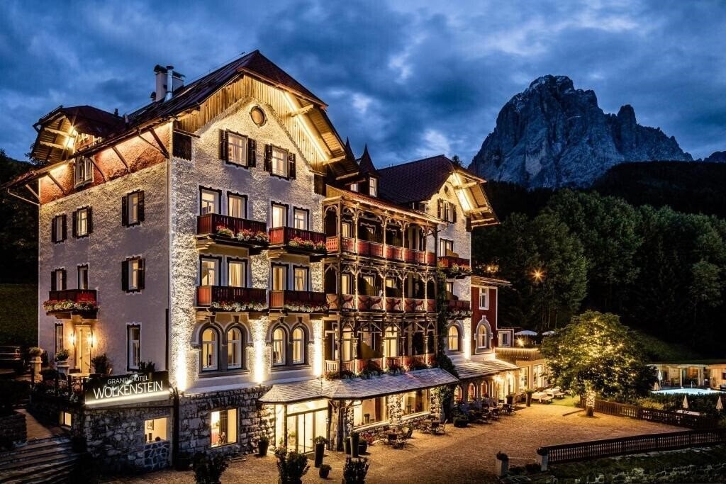 Отель Hotel Wolkenstein 4*