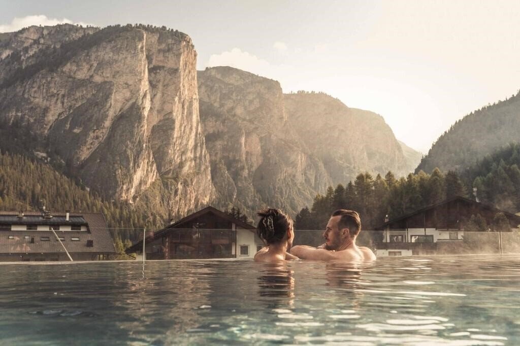 Отель Hotel Continental Dolomites 4*
