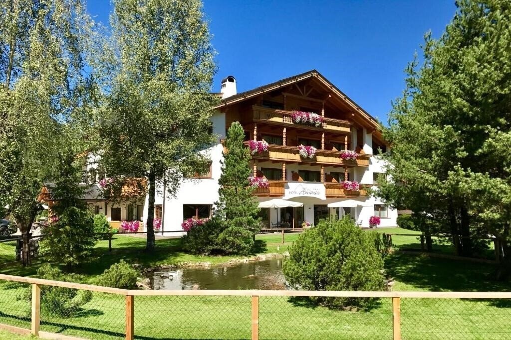 Готель Hotel Arnaria 4*