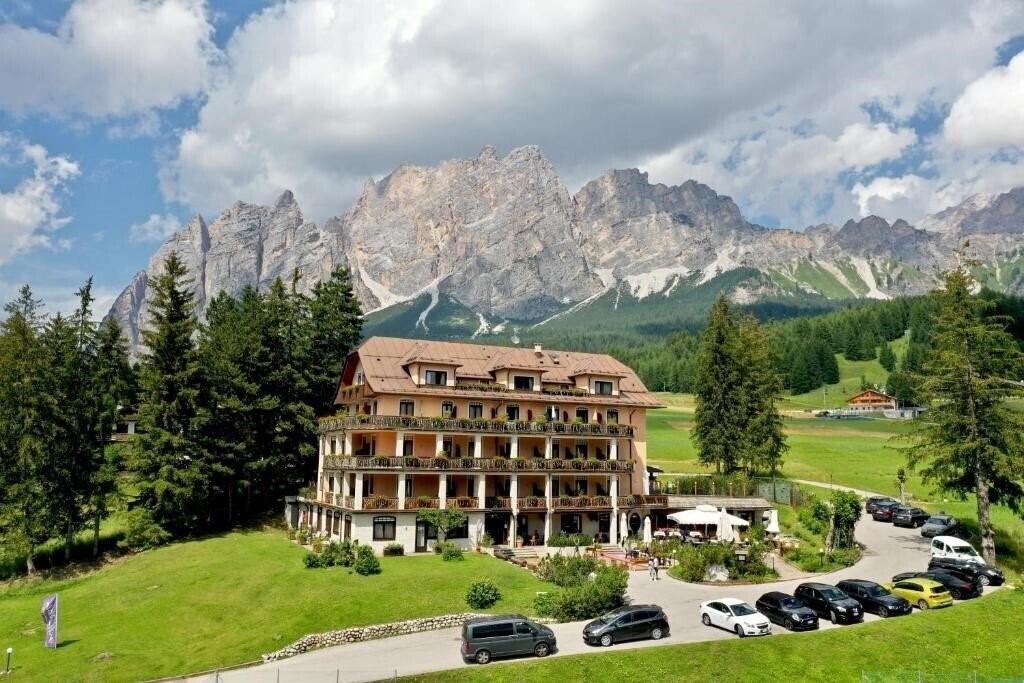 Отель Boutique Hotel Villa Blu Cortina 4*