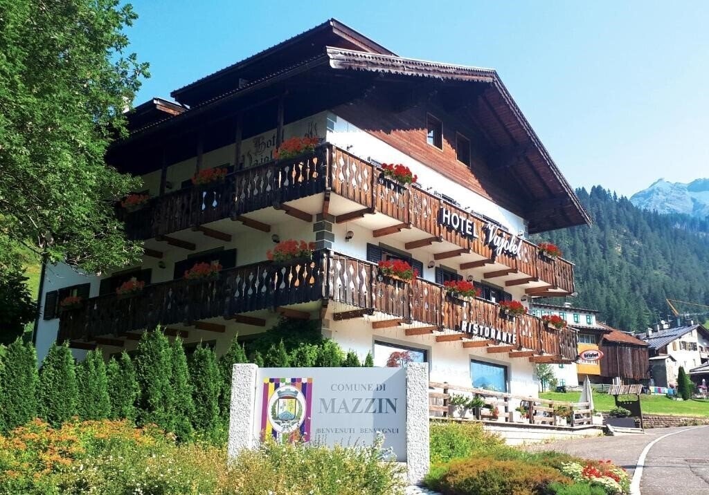 Готель Hotel Vajolet Mazzin 2*