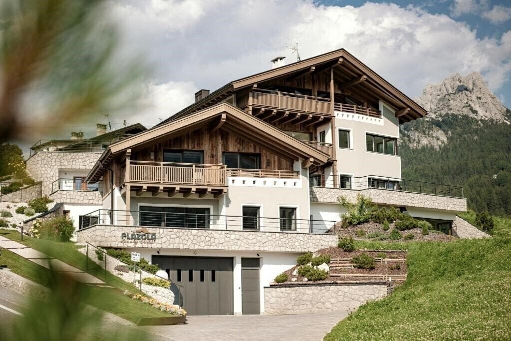 Отель Luxury Chalet Plazola 4*