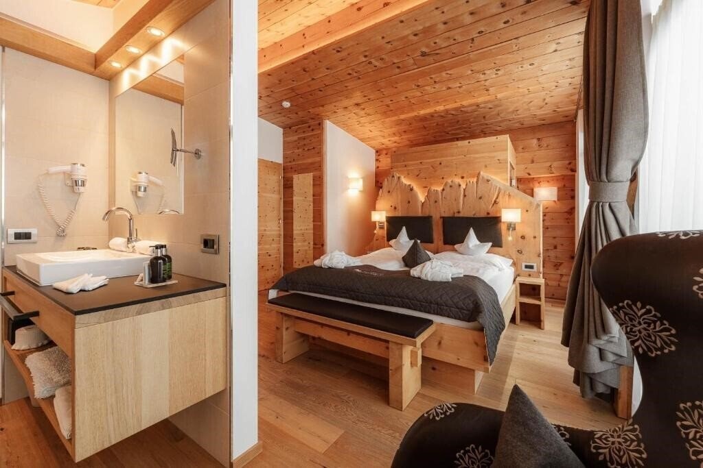 Отель Chalet Elisabeth Dolomites Alpin & Charme 4*
