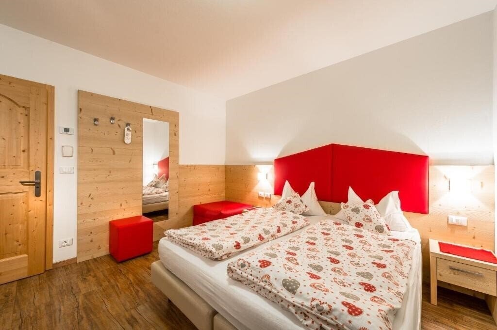 Фото Garni Tyrolia Hotel 2*