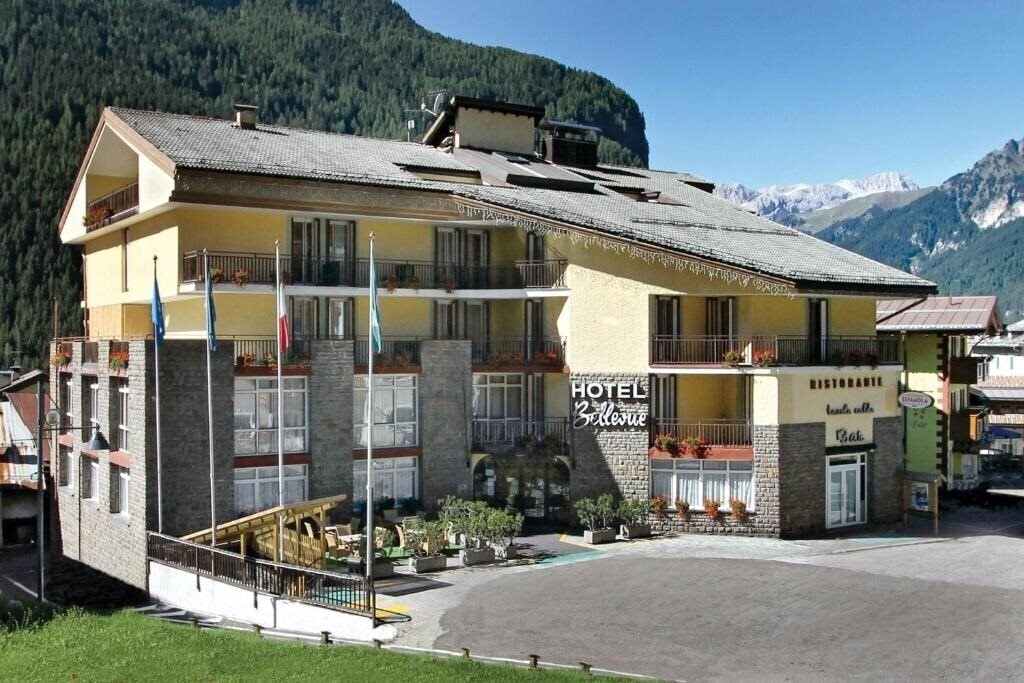 Готель Bellevue Hotel & Club 3*
