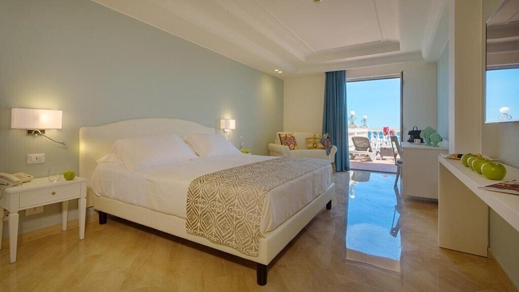 Фото Hellenia Yaching 4*