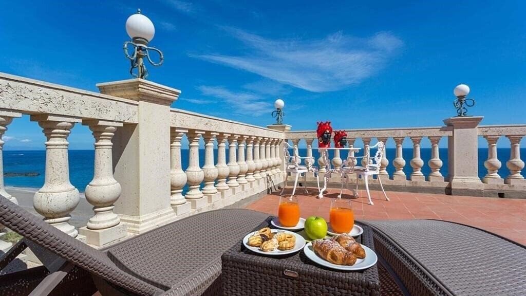 Картинка Hellenia Yaching 4*