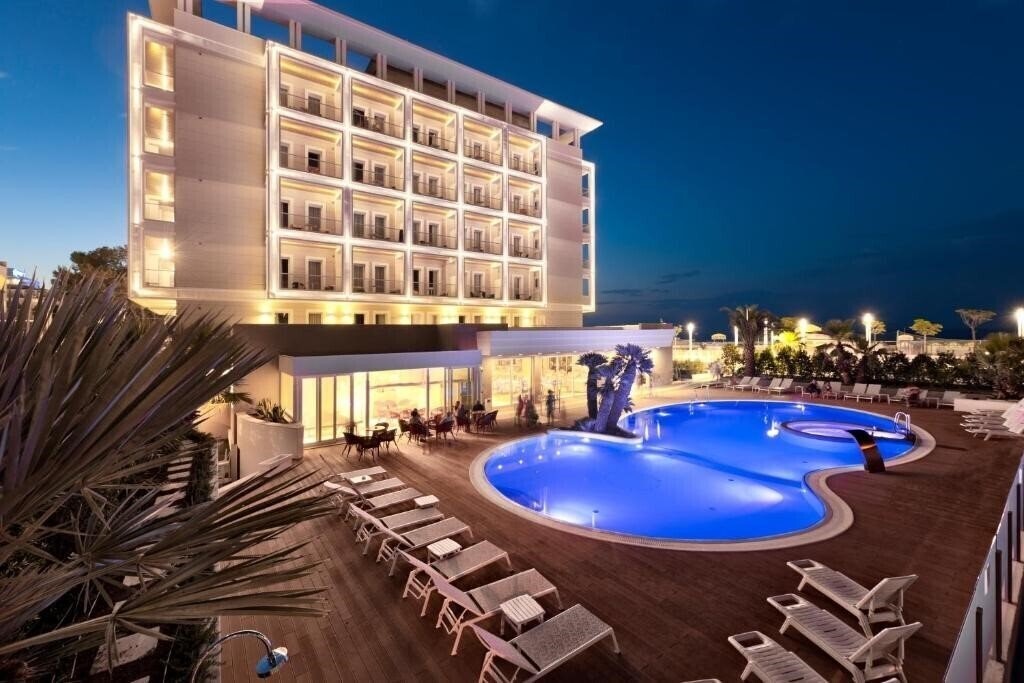 Готель Ambasciatori 4*