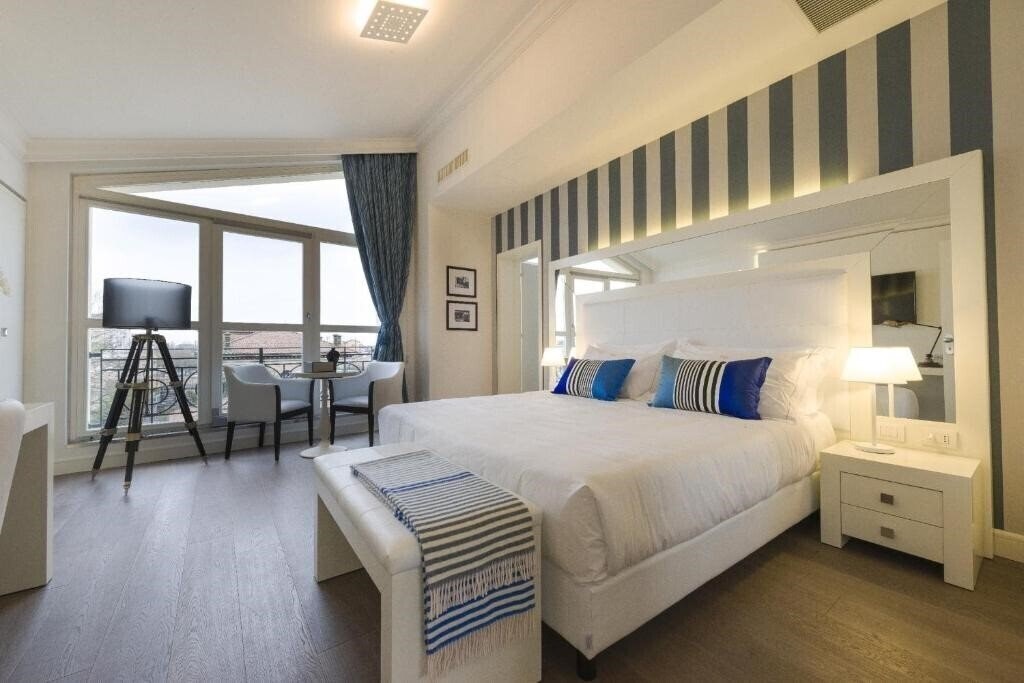 Готель Palazzo Bezzi 4*