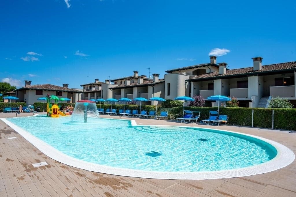 Готель Airone Bianco Residence Village (Lido delle Nazioni) 4*