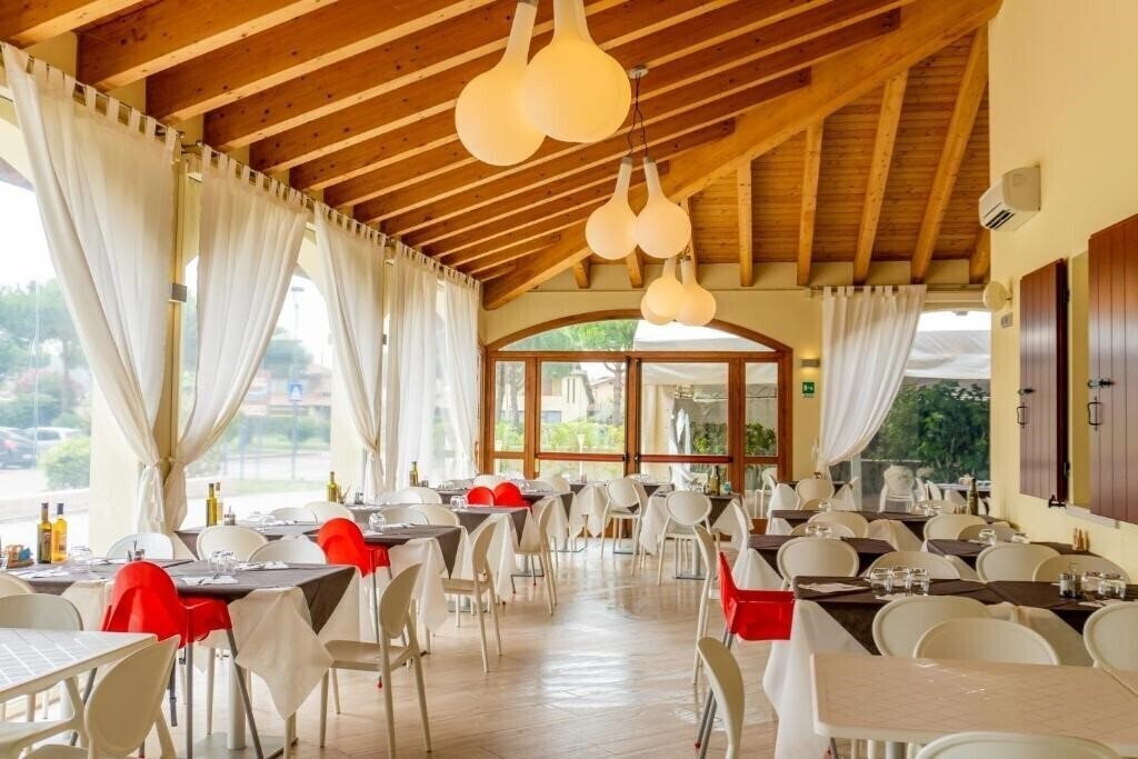 Фото Airone Bianco Residence Village (Lido delle Nazioni) 4*