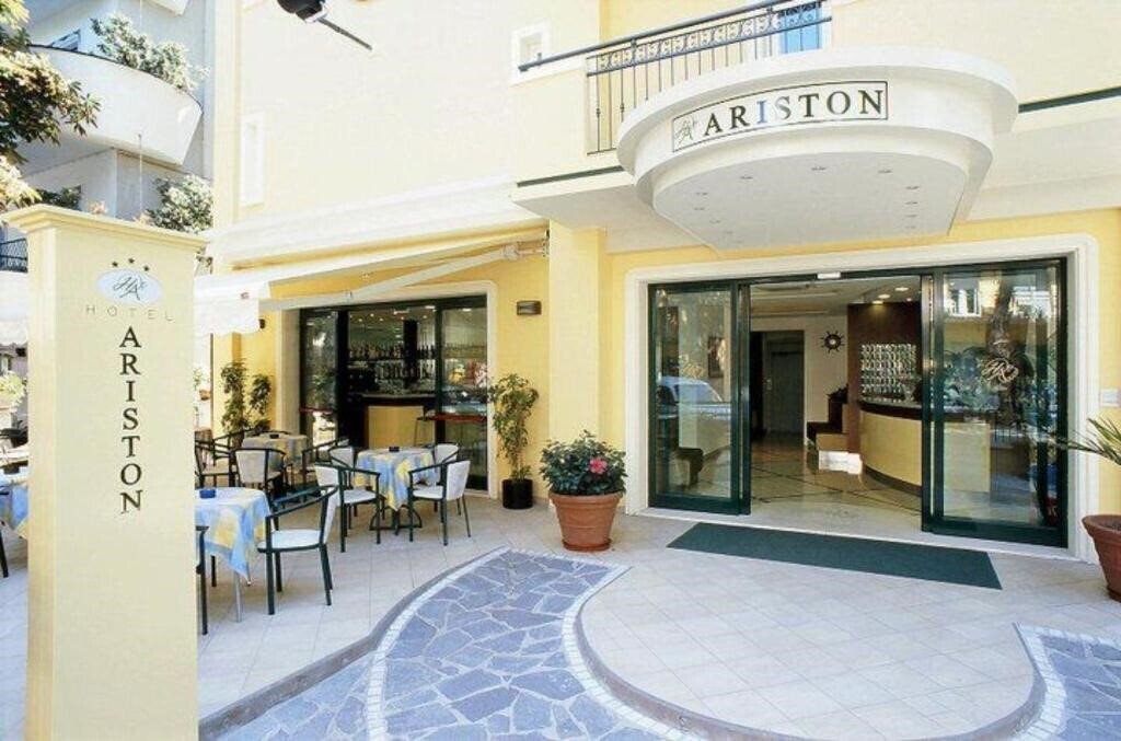 Готель Hotel Ariston (Misano Adriatico) 3*