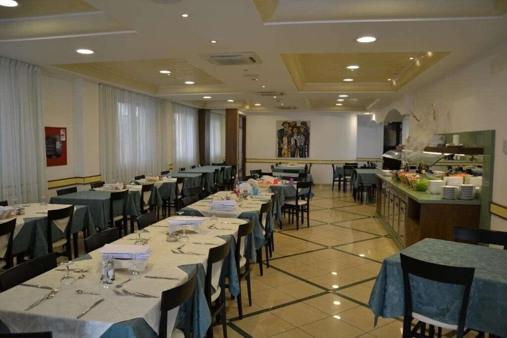 Фотографія Hotel Ariston (Misano Adriatico) 3*