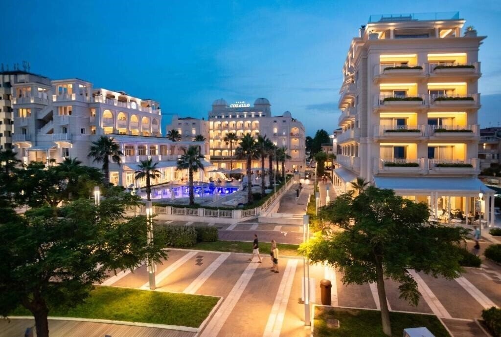 Отель Corallo (Riccione) 4*