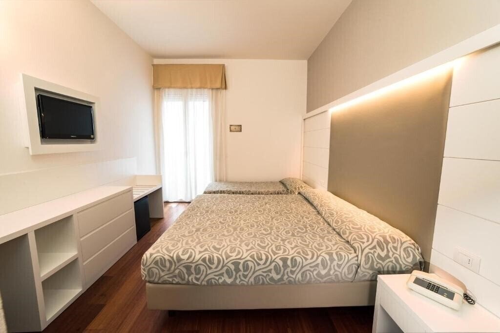 Фото Alexander Hotel (Cattolica) 3*