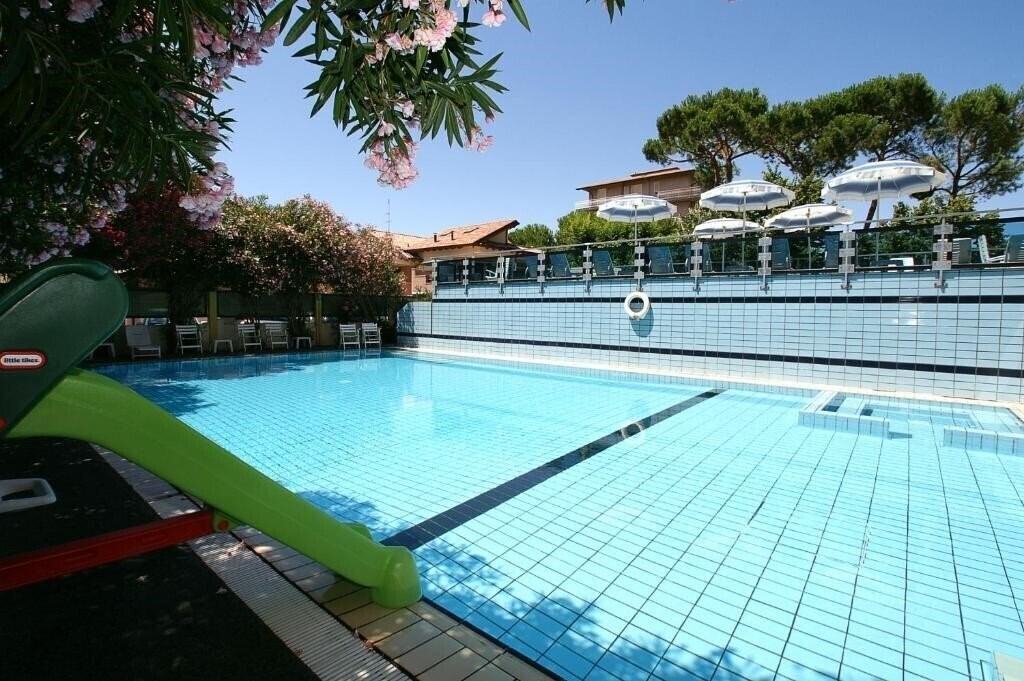 Отель Hotel Antares Cervia 3*
