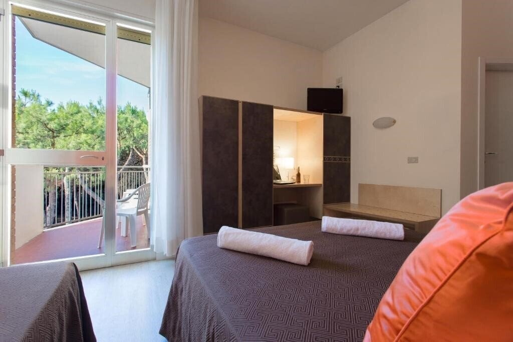 Фото Hotel Antares Cervia 3*