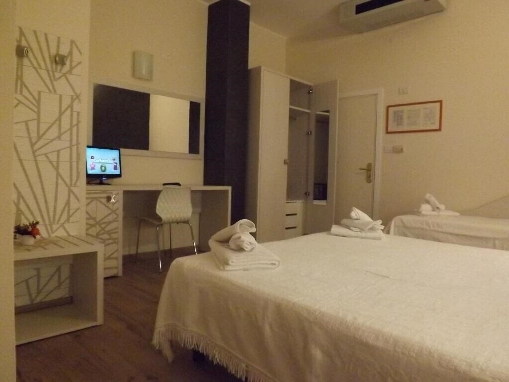 Отель Hotel Aurora Misano Adriatico 3*