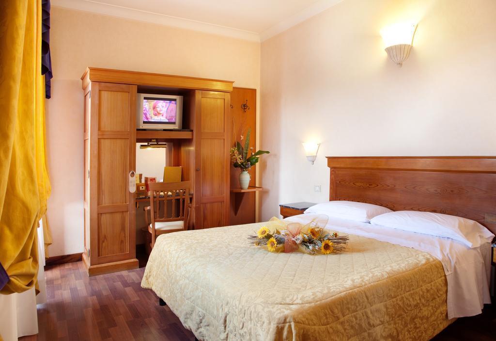 Готель Porta Faenza 3*