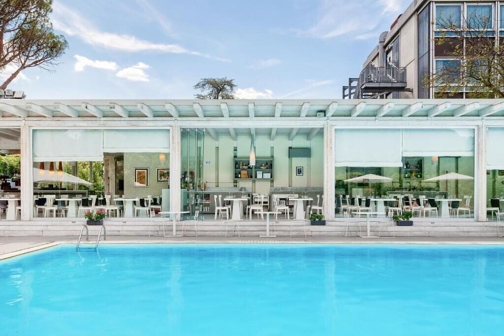 Отель Italiana Hotels Florence 4*