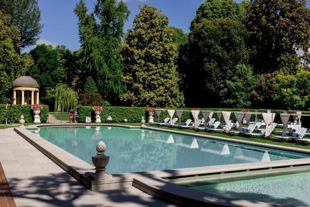 Готель Four Seasons 5*