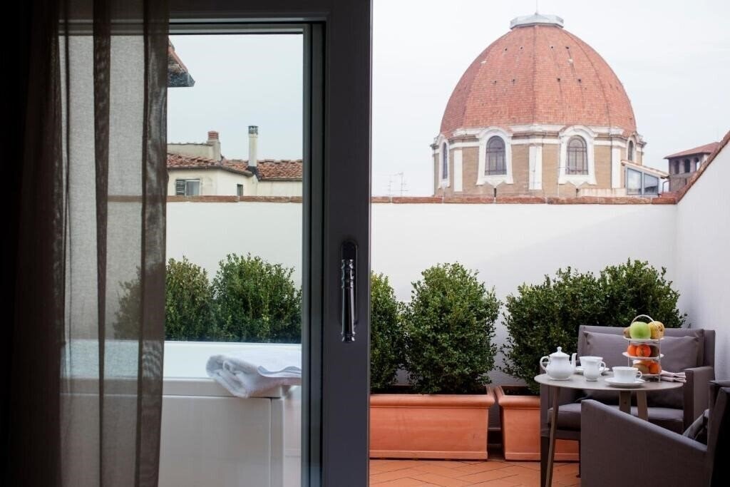 Отель The Frame Hotel 4*