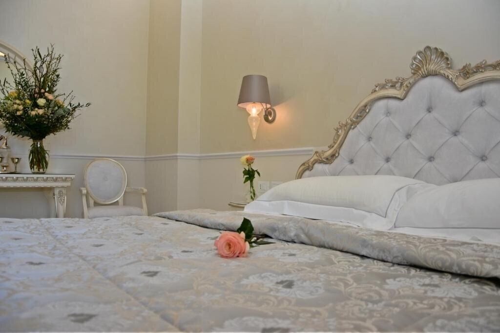Фото The Moon Boutique Hotel 4*