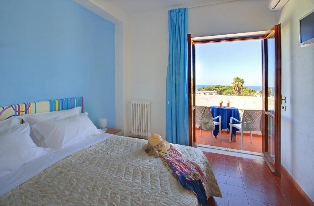 Фото Iris Hotel 3*