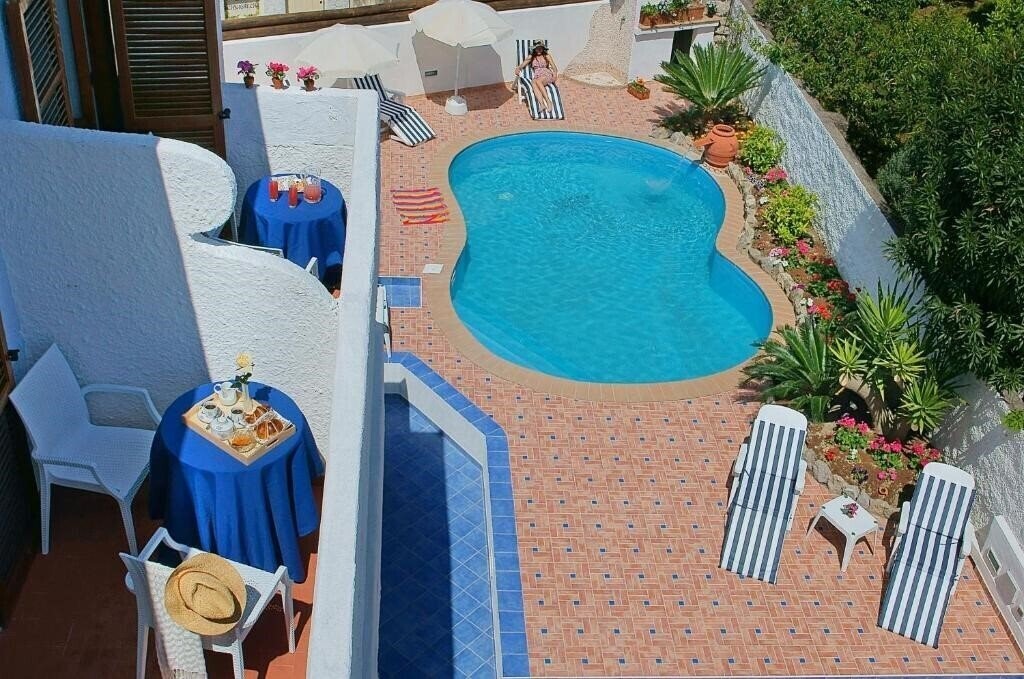 Изображение Iris Hotel 3*