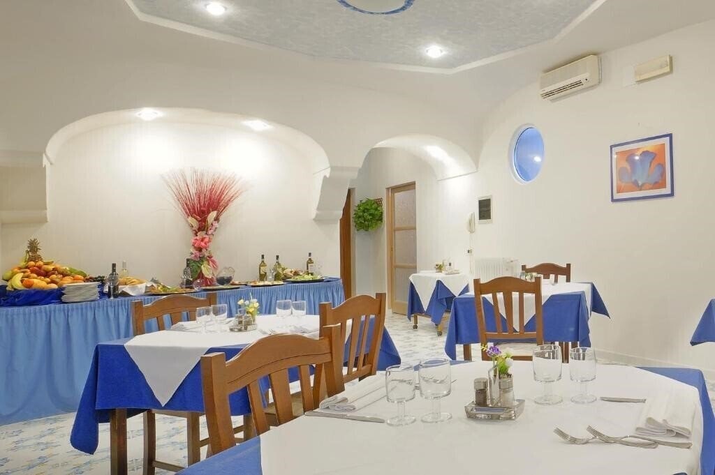 Картинка Iris Hotel 3*