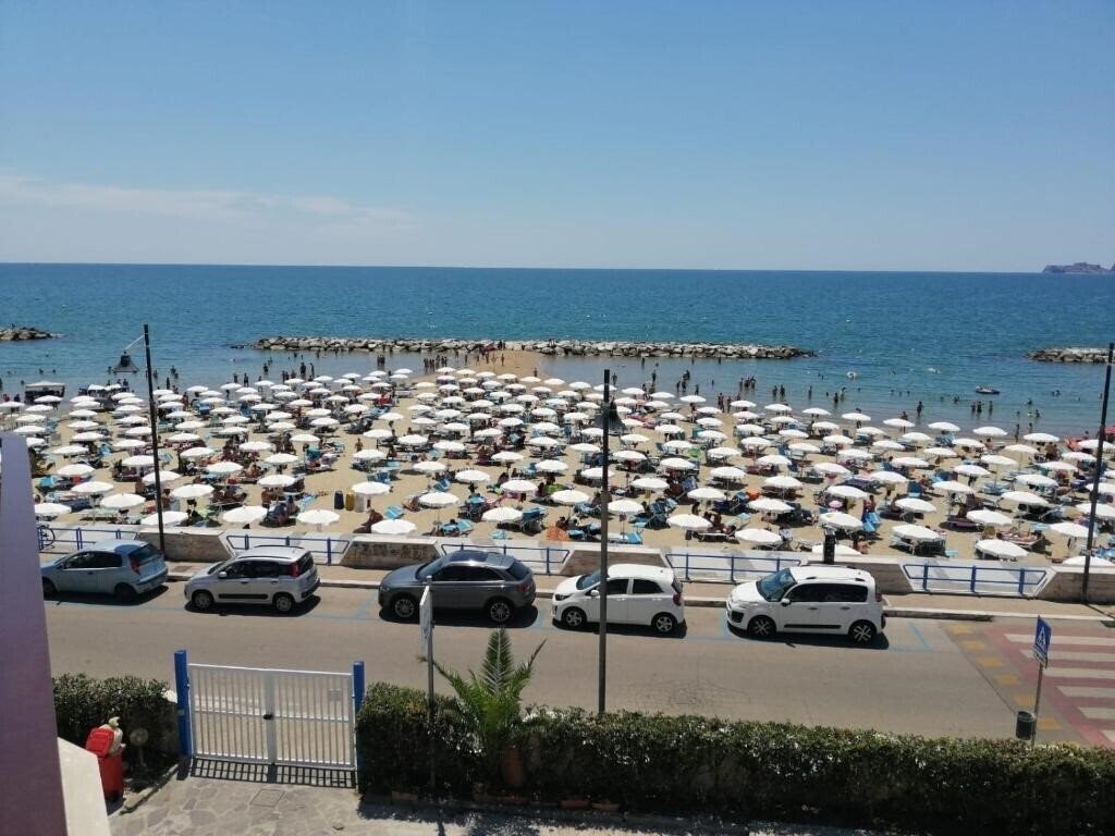 Готель Tirreno Formia Hotel 2*
