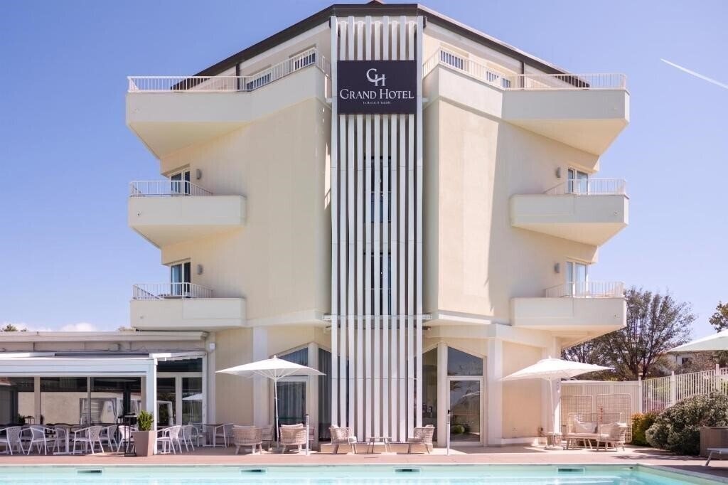 Фото Grand Hotel 4*