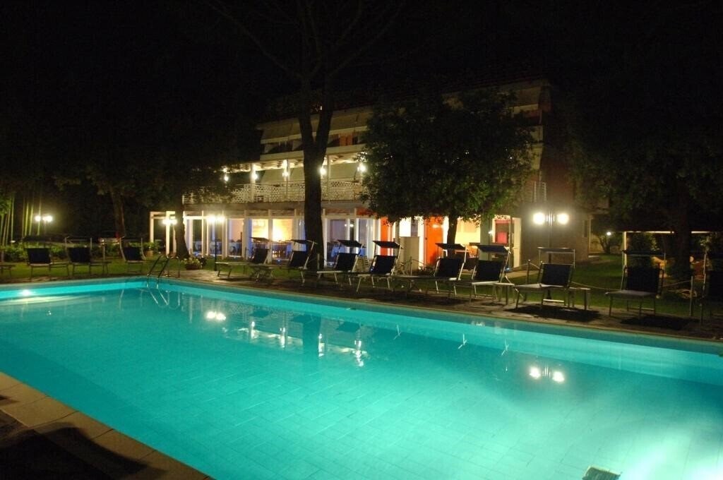 Отель Hotel Hermitage Marina di Massa 3*