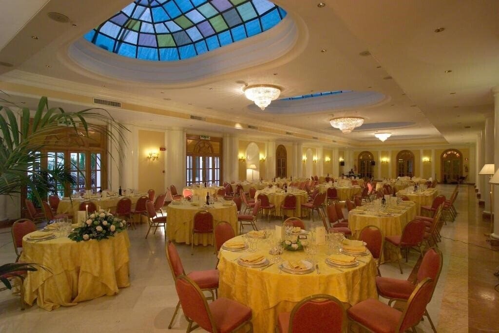 Готель Ambasciatori Place Hotel (ex. Hotel Ambasciatori) 4*