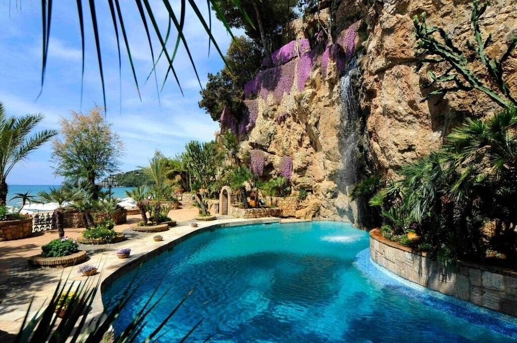 Готель Villaggio Aeneas Landing Hotel 3*