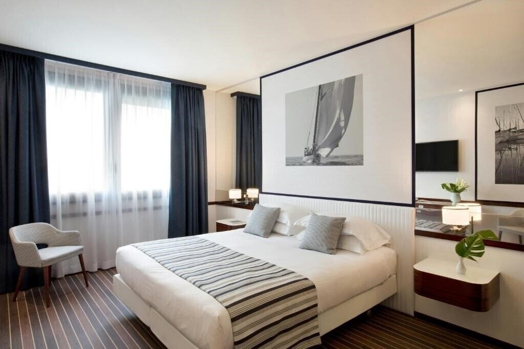 Отель Starhotels President 4*