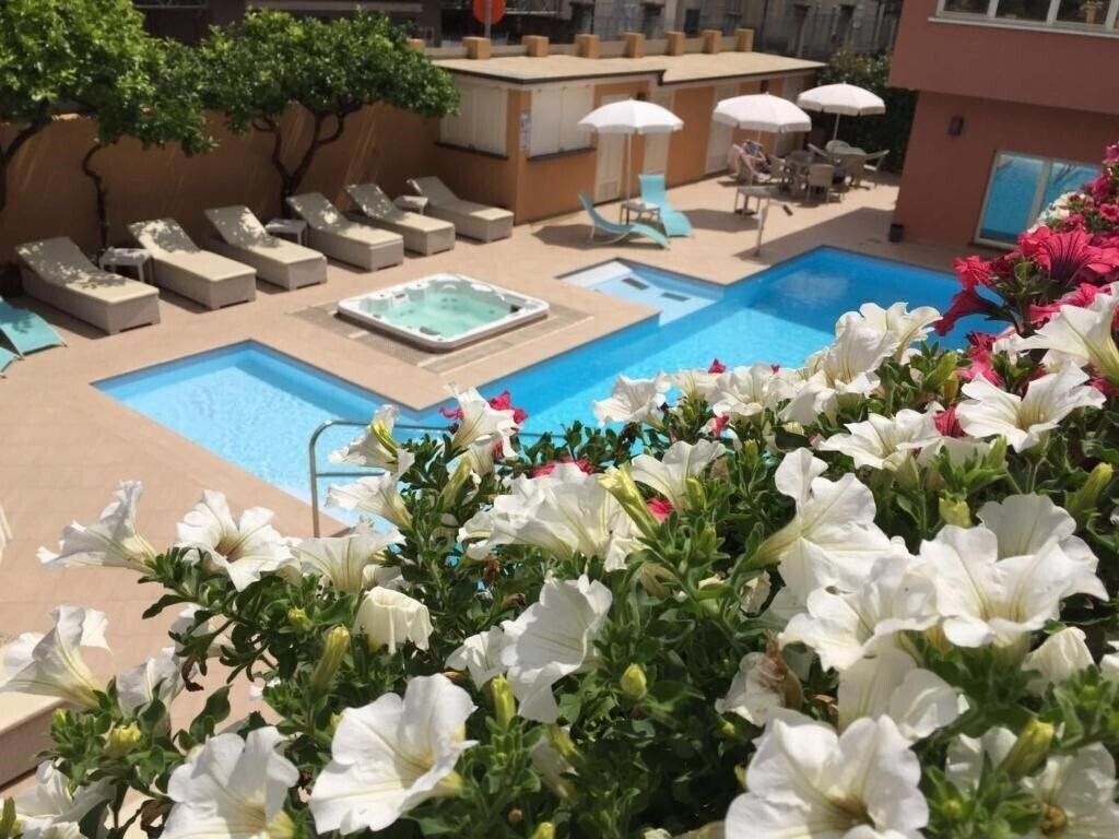 Отель Monte Rosa Hotel 4*