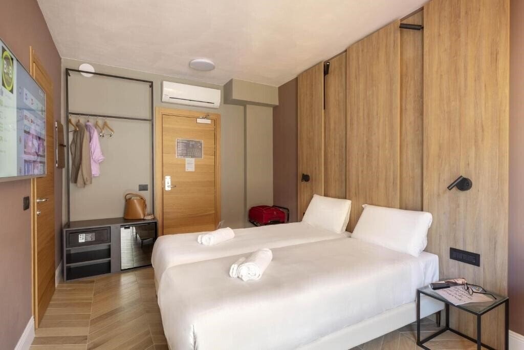 Картинка B&B Hotel Genova City Center 3*
