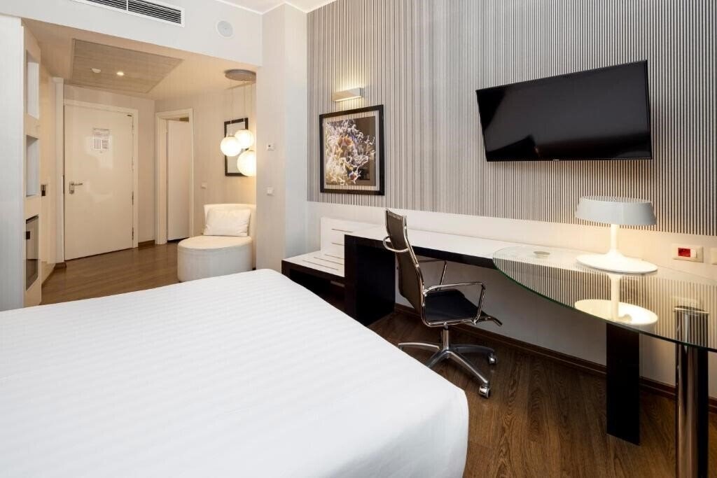 Картинка Holiday Inn Genoa City 4*